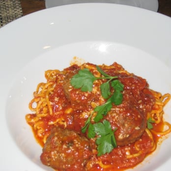 Fiamma signature dishes Spaghetti with Meatballs
Fettuccine Alfredo
Grandmas Pie Pizza
